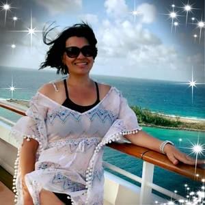 Meet your Posher, Mona